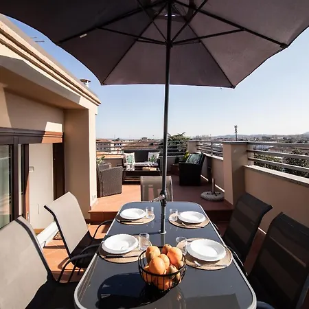 Apartment Rooftop Delight With Terrace *