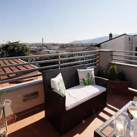 Apartment Rooftop Delight With Terrace *