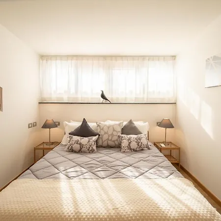 Rooftop Delight With Terrace Apartment *
